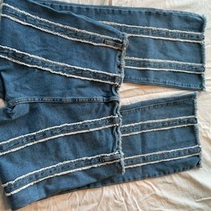 Stylish Blue Frayed Women Jeans